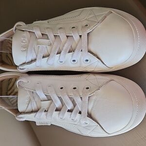 TAOS PLIM SOUL LUXE WHITE LEATHER SNEAKERS (New $170) Sz 9 W